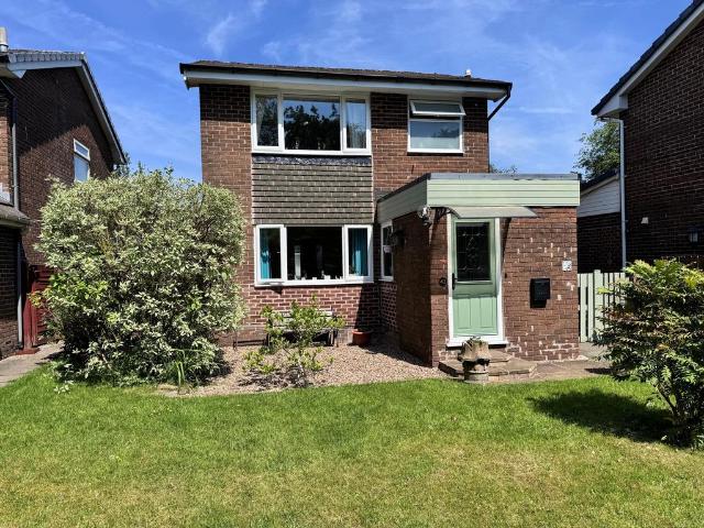 House for sale in Combs, Charlesworth