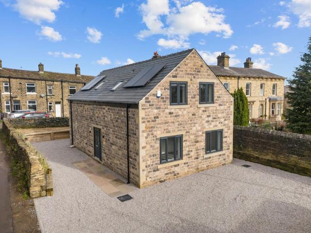 House for sale in Greetland, West Yorkshire