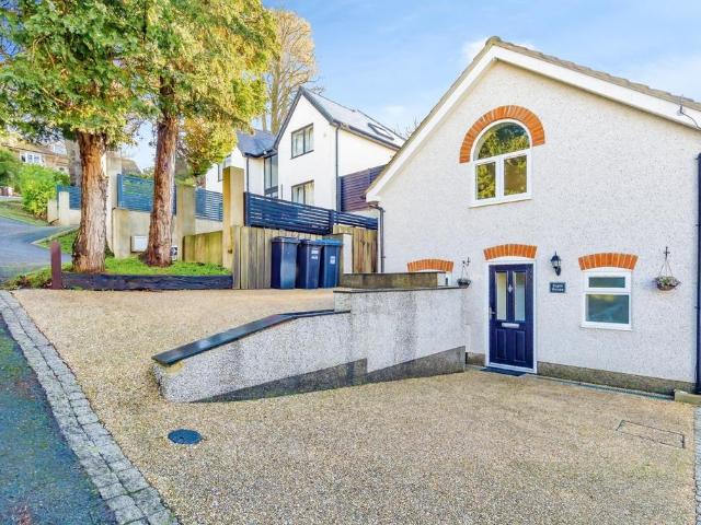 House for sale in Hillview, Surrey