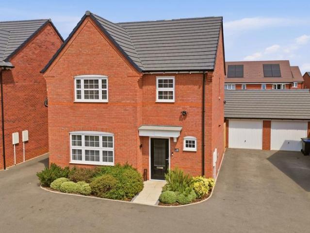House for sale in Green Close, Warwickshire