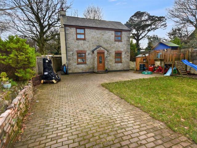 House for sale in Mount Ambrose, Cornwall