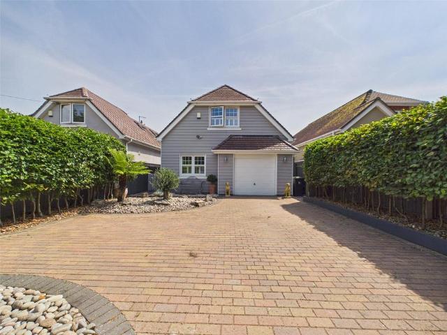 House for sale in Burton and Winkton