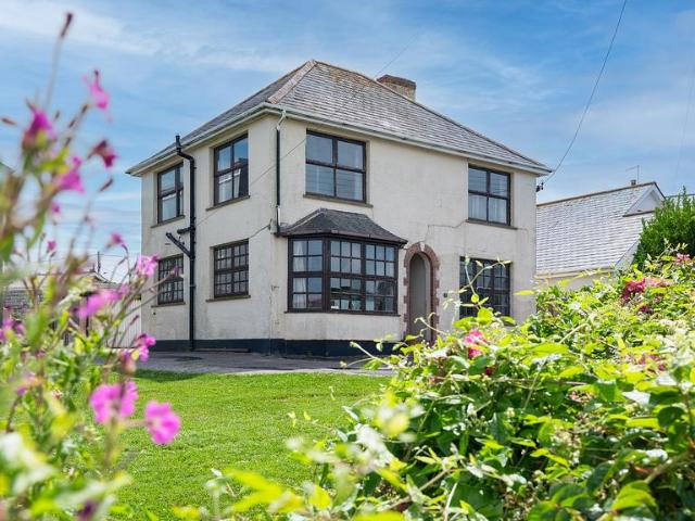 Land for sale in Port Gaverne