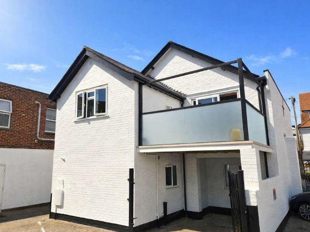House for sale in Lee-on-the-Solent, Middlecroft