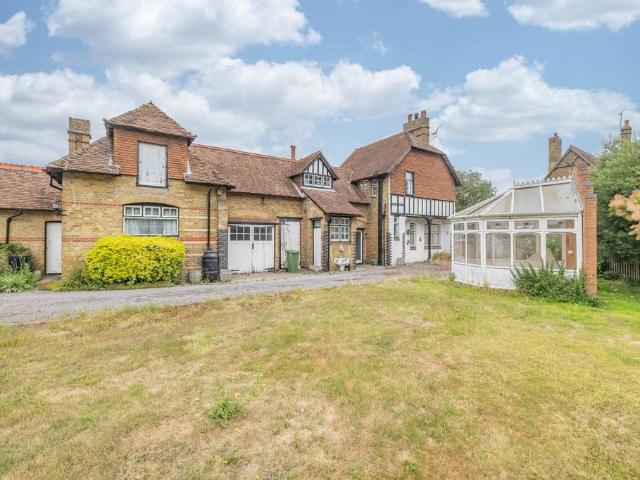 House for sale in Oad Street, Kent