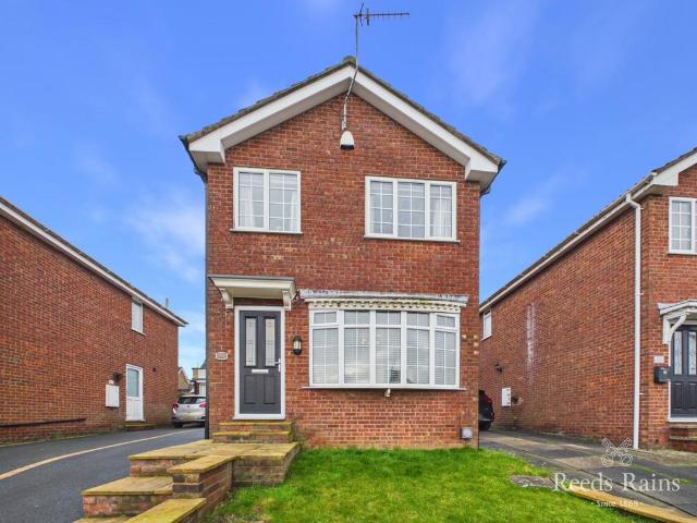House for sale in East Ayton, North Yorkshire