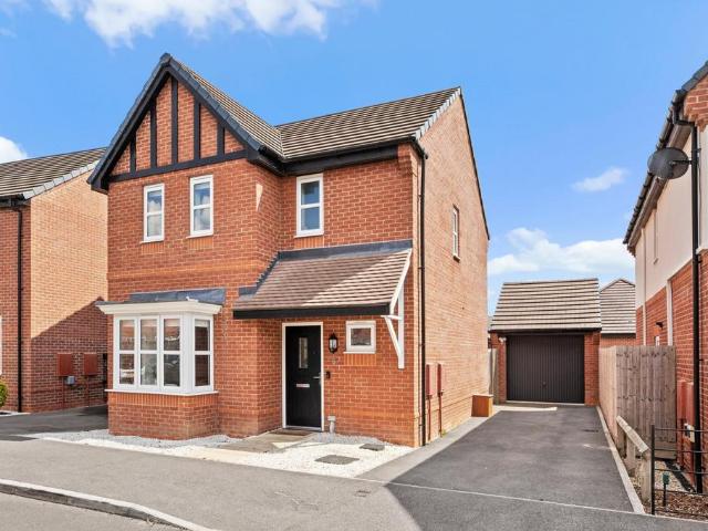 House for sale in Stoke Mandeville, Buckinghamshire