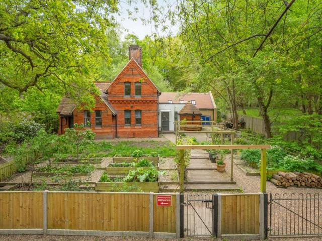 House for sale in Sunninghill and Ascot