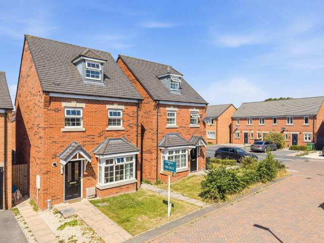 House for sale in Austhorpe, West Yorkshire