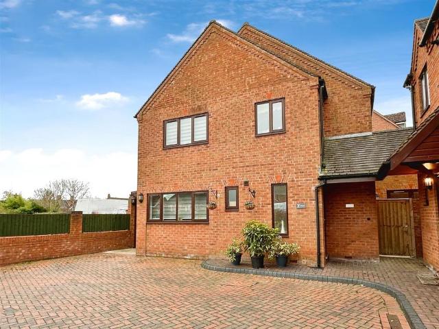 House for sale in Alderminster, Warwickshire