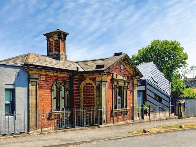 House for sale in Tranmere Park, Guiseley