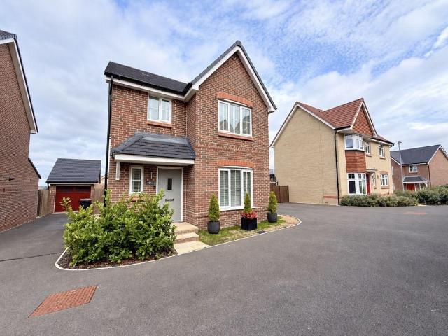 House for sale in Houghton Regis, Bedfordshire