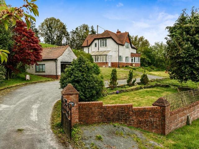 House for sale in Llanddewi, Wales