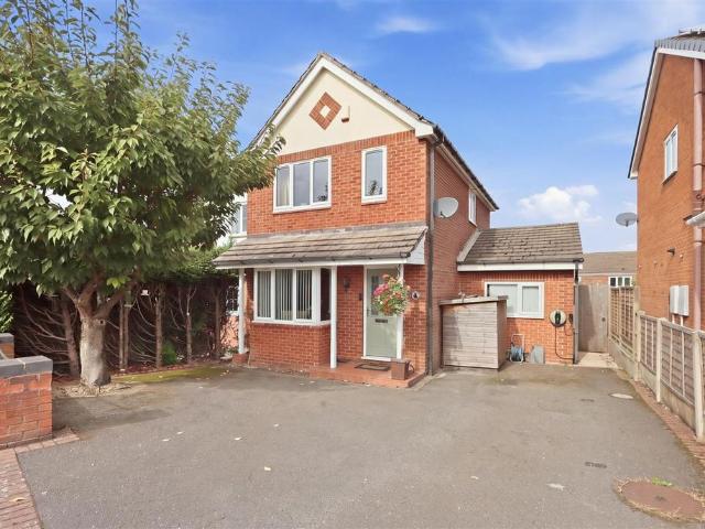 House for sale in North Wingfield, North East Derbyshire