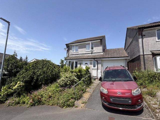 House for sale in Lamellion, Cornwall