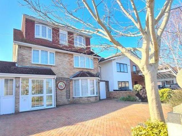 House for sale in Middlecroft, Hampshire