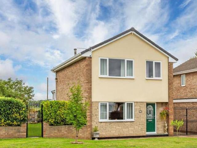 House for sale in Edenthorpe, South Yorkshire