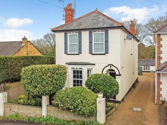 House for sale in Ascot