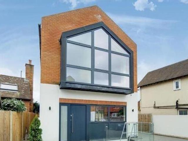 House for sale in Ascot