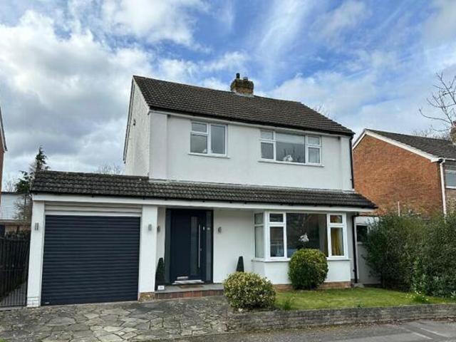 House for sale in Ascot