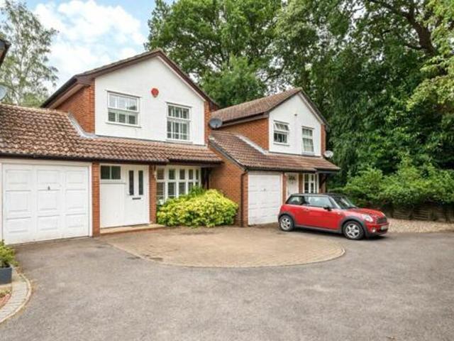 House for sale in Ascot
