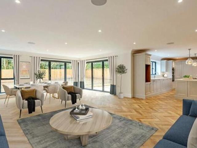 House for sale in Ascot