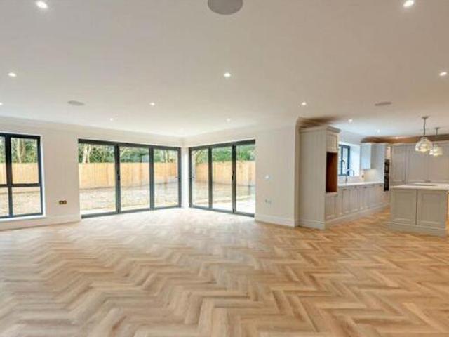 House for sale in Ascot