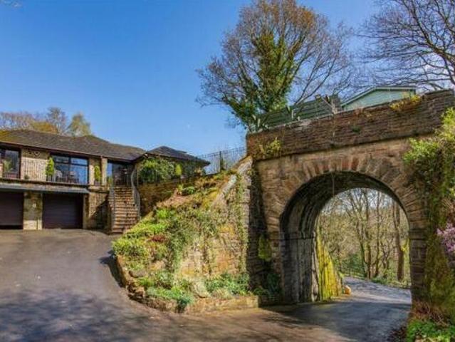 House for sale in Huddersfield, West Yorkshire