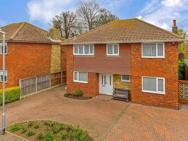 House for sale in Upton, Acol