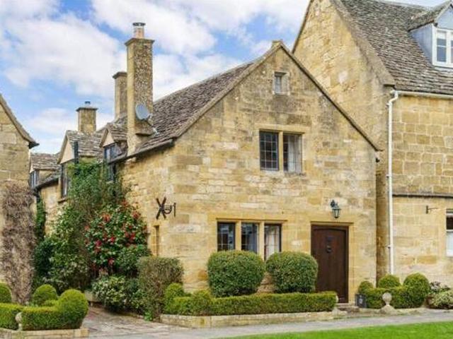House for sale in Crookhill, Worcestershire