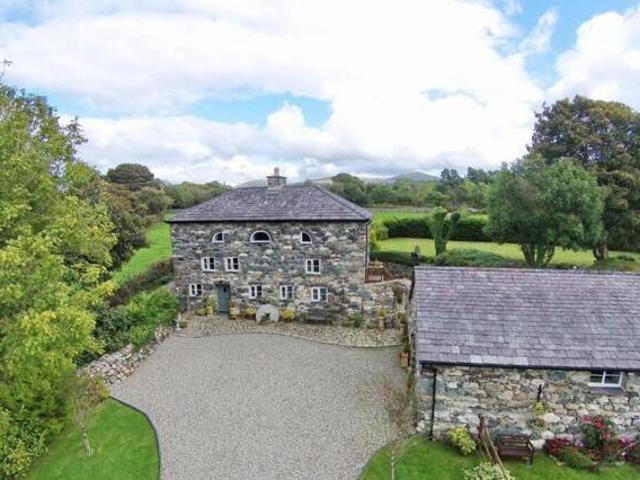 House for sale in Caernarfon, Wales
