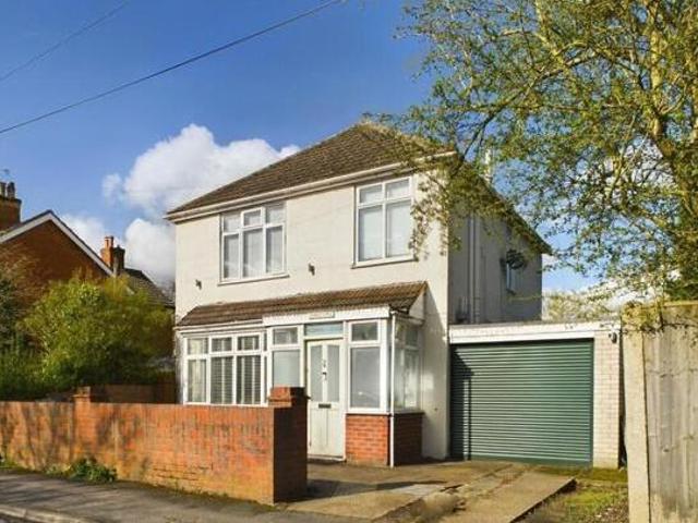 House for sale in Heol-las, Surrey