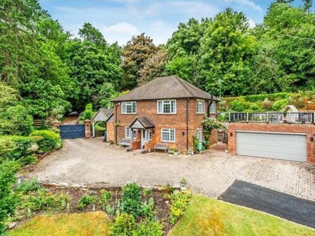 House for sale in Hillview, Surrey