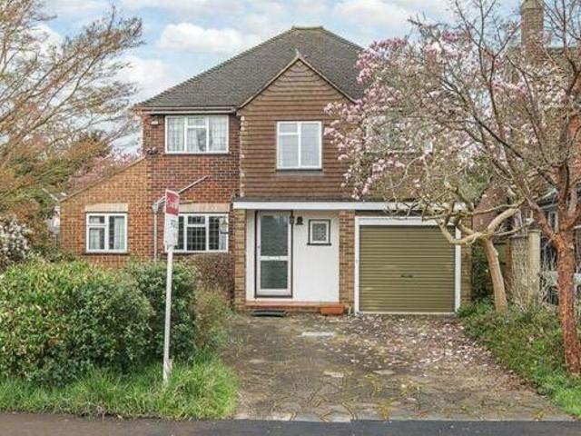 House for sale in Chertsey, Runnymede