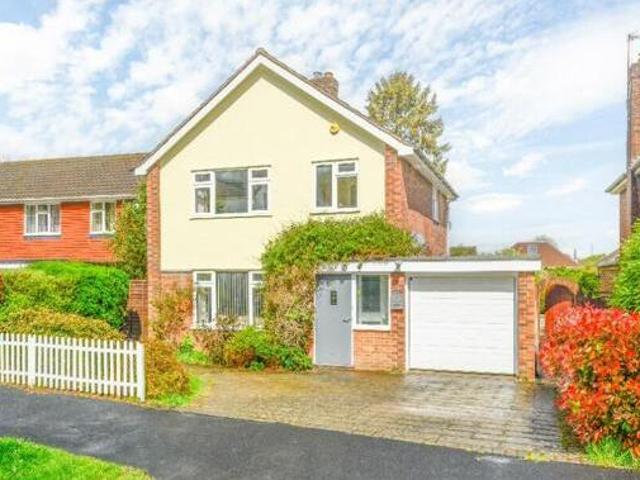 House for sale in Chertsey, Runnymede