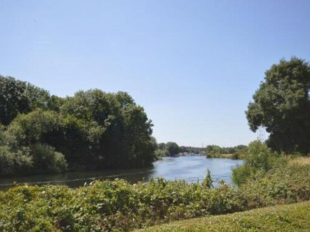 House for sale in Chertsey, Runnymede
