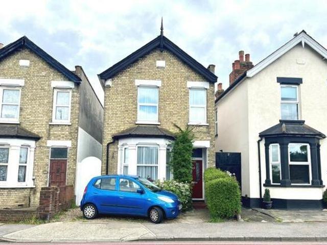 House for sale in Chessington