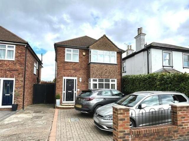 House for sale in Chessington