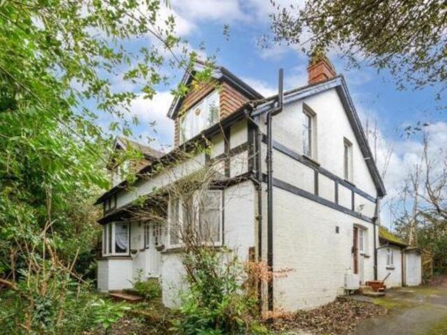 House for sale in Pound Hill, Crawley