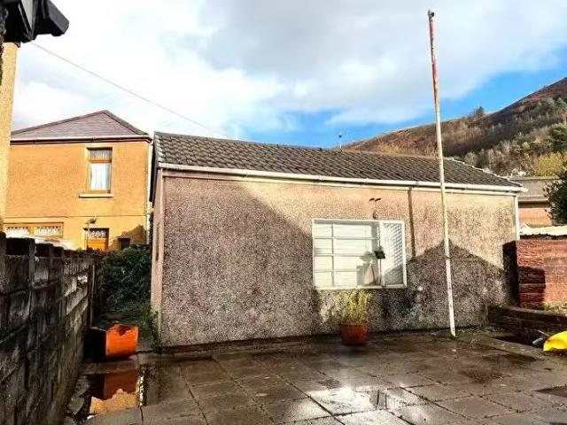 House for sale in Taibach
