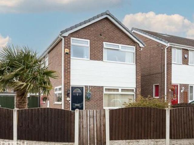 House for sale in Chickenley, Dewsbury