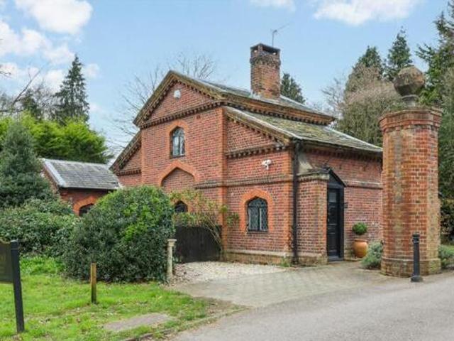 House for sale in Lower Green Esher, Blackhills