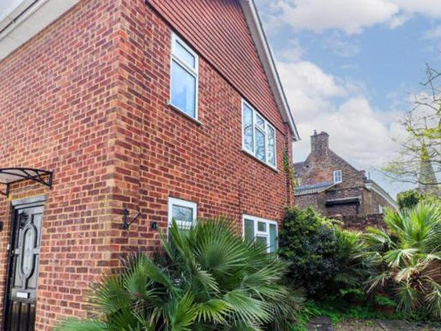 House for sale in London Borough of Hounslow, Feltham