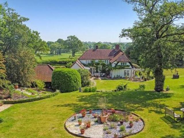House for sale in Fleet, Hart
