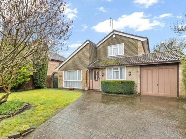 House for sale in Hillview, Surrey
