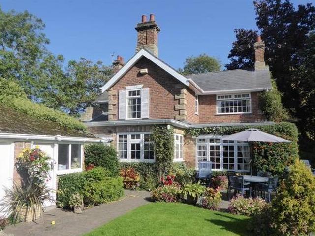 House for sale in Greater Lincolnshire, England