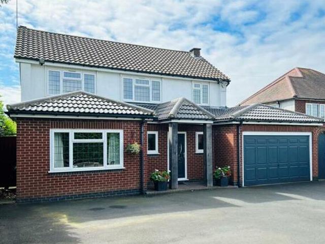 House for sale in Halesowen, West Midlands
