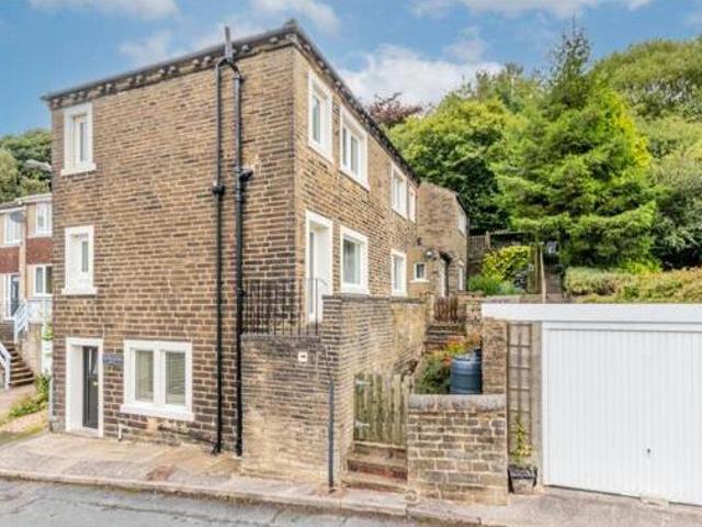 House for sale in Halifax, West Yorkshire