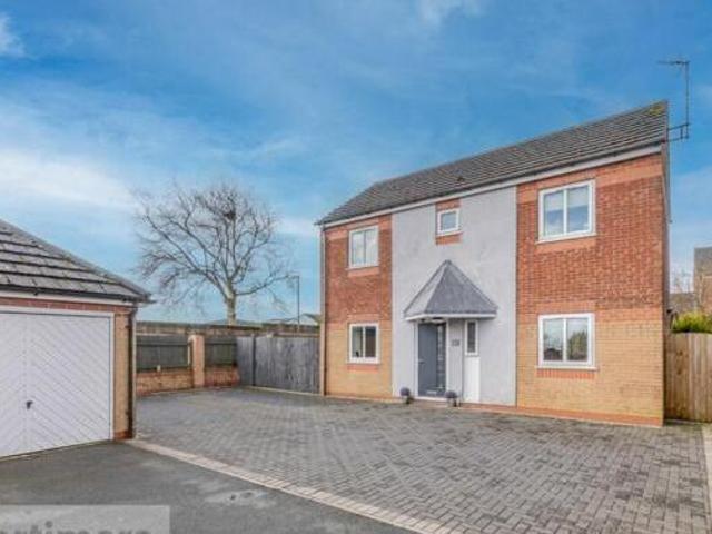 House for sale in Halifax, West Yorkshire
