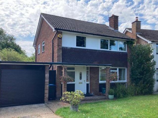 House for sale in Counters End, Pouchen End
